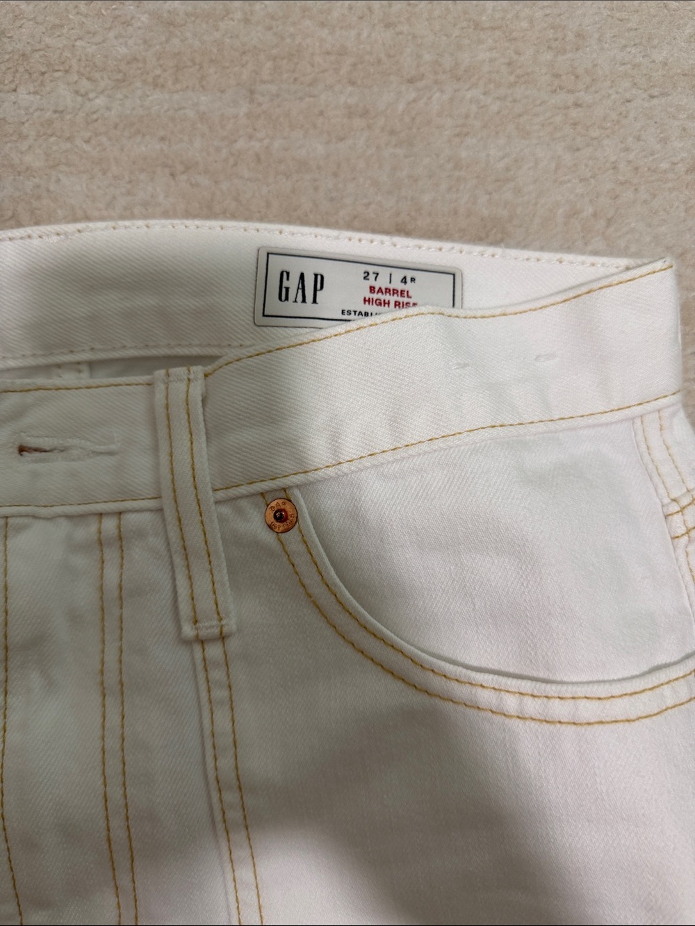 GAP barrel high rise size 27, 4r white jeans - Picture 3 of 7